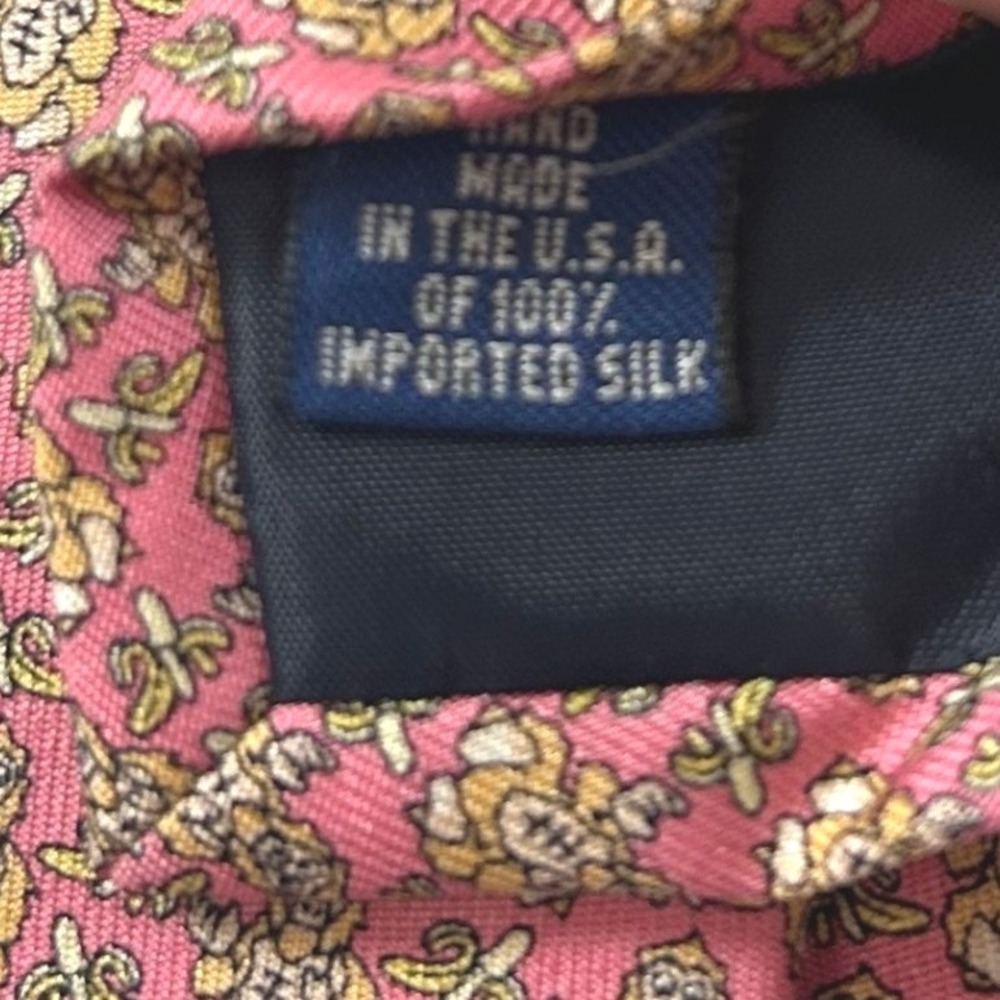 Vineyard Vines Tie Mens Pink Gorilla Banana 100% Silk Custom Collection AXA - Picture 4 of 7